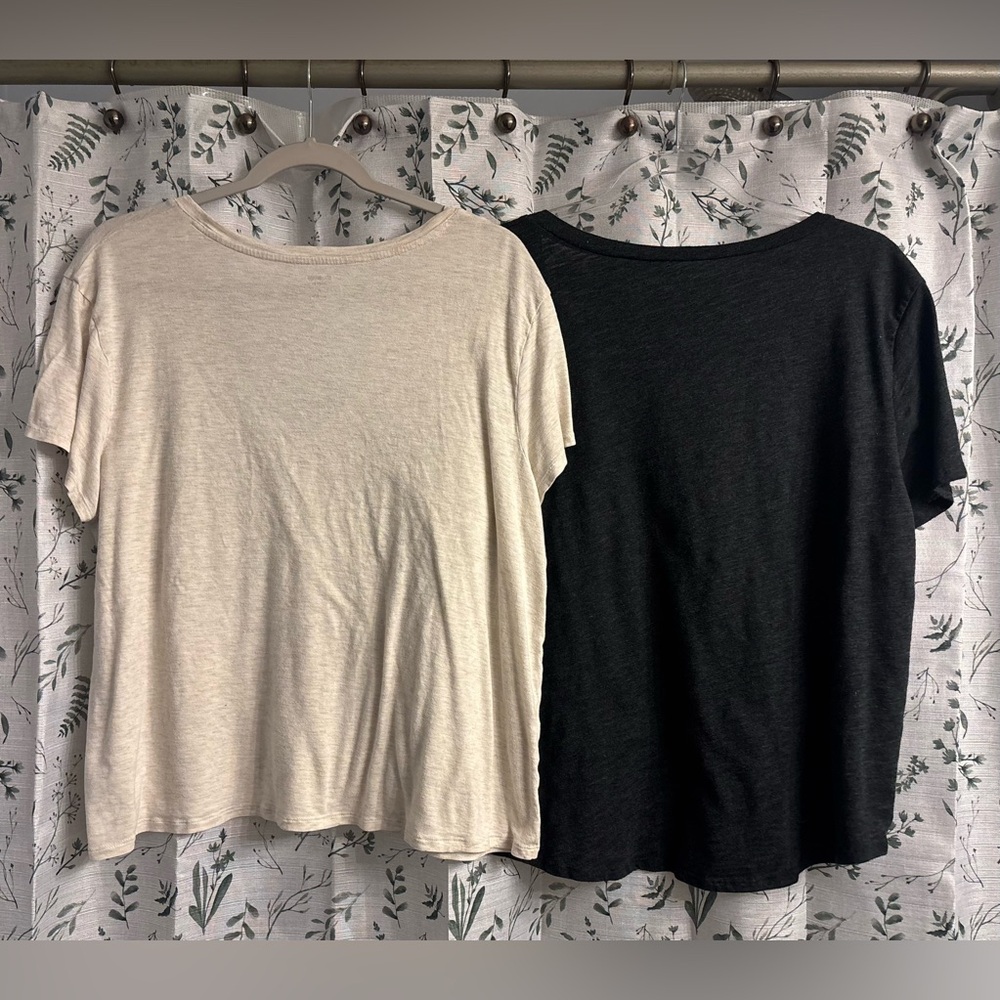XL Women’s V-Neck T-Shirt Set - Light Tan and Charcoal Gray - Picture 7 of 7